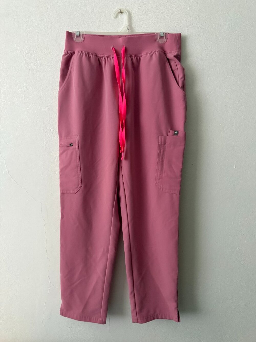 FIGS High-Waisted Yola Skinny Scrub Pants MP–Chalk Pink